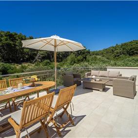 6 Bedroom Beachfront Villa with Heated Pool near Vela Luka on Korcula Island, Sleep 12